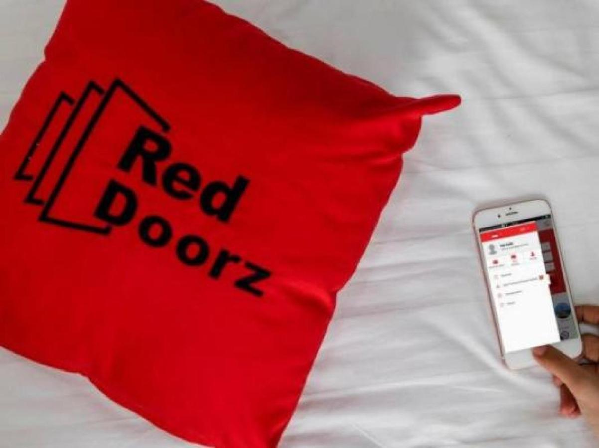 Reddoorz Near Hermes Place Polonia Медан Экстерьер фото